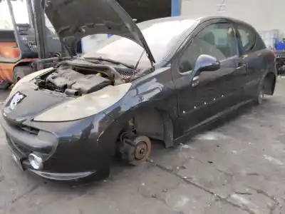 Veículo de Sucata peugeot 207 sport do ano 2001 alimentado 