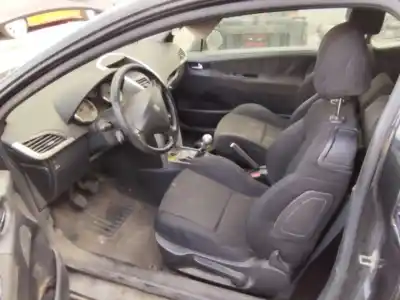 Veículo de Sucata peugeot 207 sport do ano 2001 alimentado 