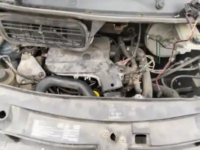 Sloopvoertuig opel vivaro combi 2.7t corto 101 cv / 74 kw van het jaar 2001 aangedreven 