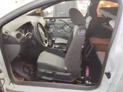 Veículo de Sucata ford focus berlina (cap) ambiente (d) do ano 2001 alimentado kkda