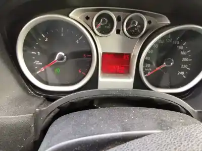 Veículo de Sucata ford focus berlina (cap) ambiente (d) do ano 2001 alimentado kkda