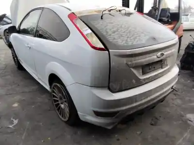 Veículo de Sucata ford focus berlina (cap) ambiente (d) do ano 2001 alimentado kkda