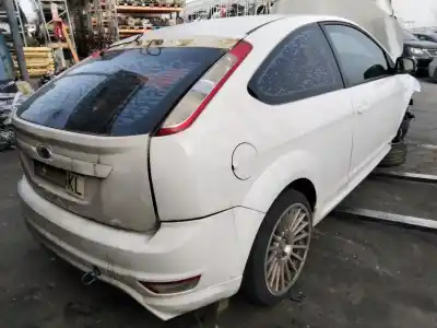 Veículo de Sucata ford focus berlina (cap) ambiente (d) do ano 2001 alimentado kkda