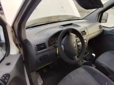 Здавання транспортного засобу ford tourneo connect (tc7) lx familiar року 2001 потужний 