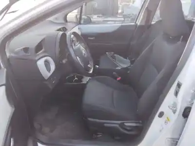 Veículo de Sucata toyota yaris hsd active do ano 2001 alimentado 