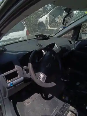 Veículo de Sucata opel zafira b cosmo do ano 2001 alimentado z19dt