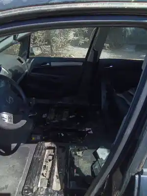 Veículo de Sucata opel zafira b cosmo do ano 2001 alimentado z19dt