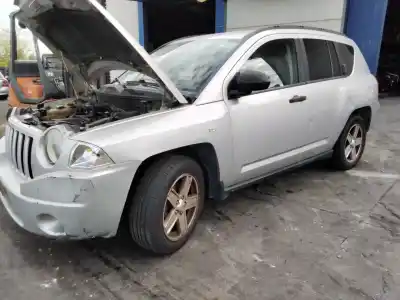 Veículo de Sucata jeep compass limited do ano 2001 alimentado 