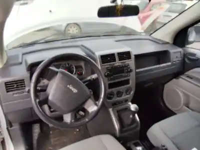 Veículo de Sucata jeep compass limited do ano 2001 alimentado 