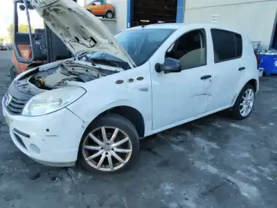 Veicolo di demolizione dacia sandero 1.2 16v dell'anno 2001 alimentato 0