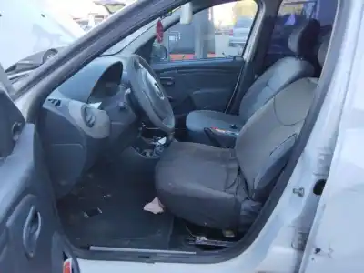 Veicolo di demolizione dacia sandero 1.2 16v dell'anno 2001 alimentato 0