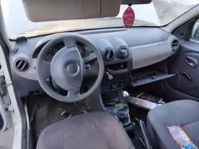Veicolo di demolizione dacia sandero 1.2 16v dell'anno 2001 alimentato 0