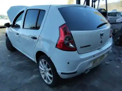 Veicolo di demolizione dacia sandero 1.2 16v dell'anno 2001 alimentato 0