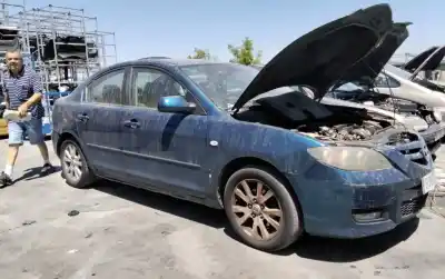 Veículo de Sucata MAZDA 3 BERLINA (BK) 1.6 CD Diesel CAT do ano 2001 alimentado 