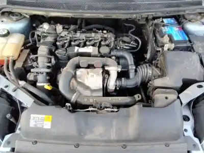 Veículo de Sucata ford focus berlina (cap) ambiente (d) do ano 2001 alimentado 