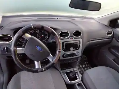 Veículo de Sucata ford focus berlina (cap) ambiente (d) do ano 2001 alimentado 
