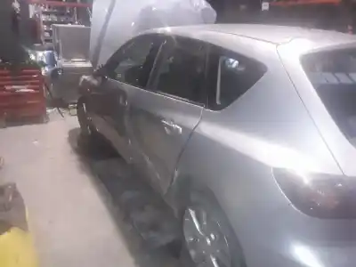 Veículo de Sucata MAZDA 3 BERLINA (BK) 1.6 CD Diesel CAT do ano 2001 alimentado 