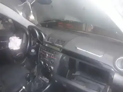 Veículo de Sucata mazda 3 berlina (bk) 1.6 cd diesel cat do ano 2001 alimentado 