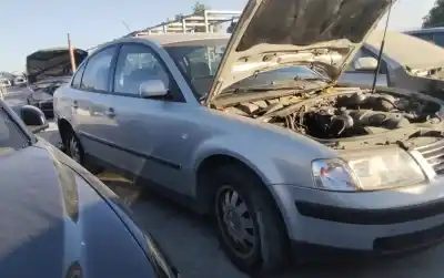 Veículo de Sucata volkswagen passat berlina (3b2) comfortline do ano 2001 alimentado ajm