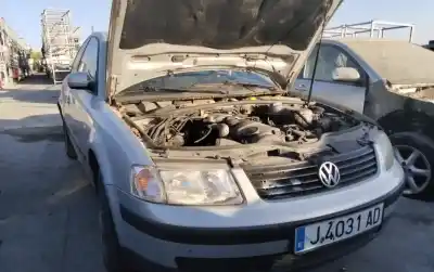 Veículo de Sucata volkswagen passat berlina (3b2) comfortline do ano 2001 alimentado ajm