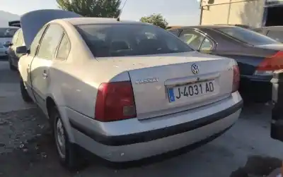 Veículo de Sucata volkswagen passat berlina (3b2) comfortline do ano 2001 alimentado ajm