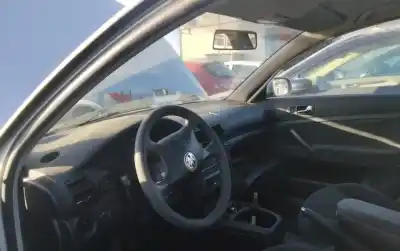 Veículo de Sucata volkswagen passat berlina (3b2) comfortline do ano 2001 alimentado ajm