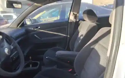 Veículo de Sucata volkswagen passat berlina (3b2) comfortline do ano 2001 alimentado ajm