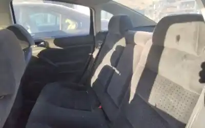 Veículo de Sucata volkswagen passat berlina (3b2) comfortline do ano 2001 alimentado ajm