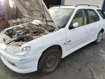 Véhicule à la ferraille peugeot 306 break boulebard de l'année 2001 alimenté 