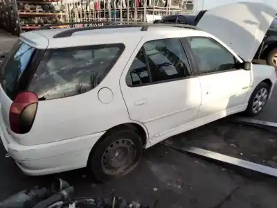 Véhicule à la ferraille peugeot 306 break boulebard de l'année 2001 alimenté 