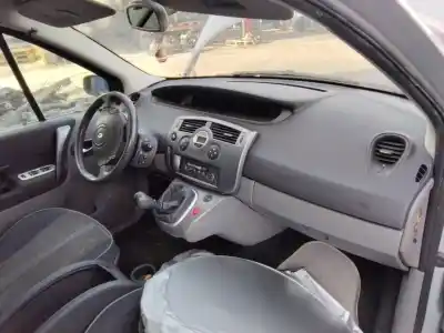 Veicolo di demolizione renault scenic ii authentique 120 cv / 88 kw dell'anno 2001 alimentato 