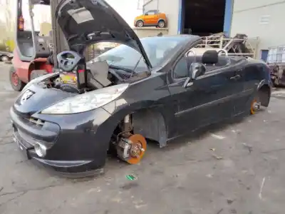 Veículo de Sucata peugeot 207 cc básico do ano 2001 alimentado 