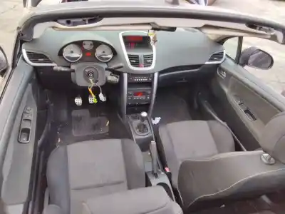 Veículo de Sucata peugeot 207 cc básico do ano 2001 alimentado 