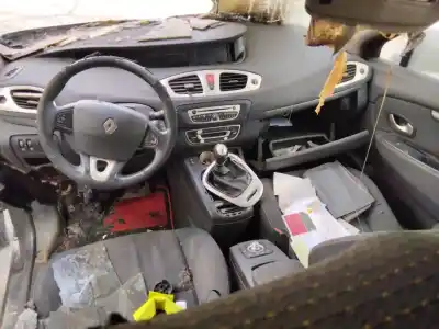 Scrapping Vehicle renault scénic iii (jz0/1_) 1.5 dci of the year 2001 powered 