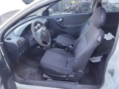 Sloopvoertuig opel corsa c club van het jaar 2001 aangedreven 