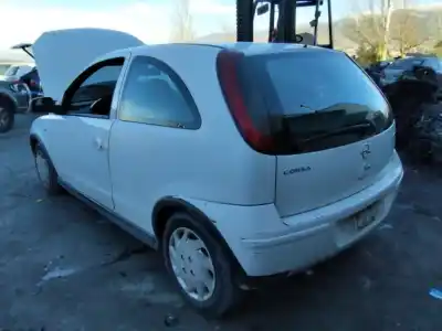 Sloopvoertuig opel corsa c club van het jaar 2001 aangedreven 
