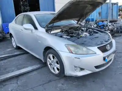 Здавання транспортного засобу lexus is200 (ds2/is2) 220d року 2001 потужний 