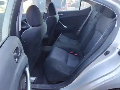 Здавання транспортного засобу lexus is200 (ds2/is2) 220d року 2001 потужний 