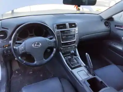 Здавання транспортного засобу lexus is200 (ds2/is2) 220d року 2001 потужний 