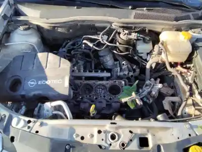 Veículo de Sucata opel astra h berlina cosmo do ano 2001 alimentado 