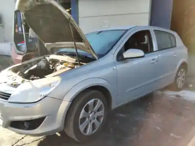 Veículo de Sucata opel astra h berlina cosmo do ano 2001 alimentado 