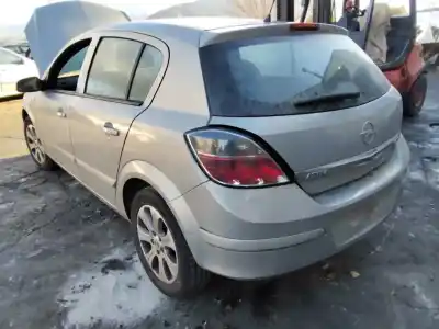 Veículo de Sucata opel astra h berlina cosmo do ano 2001 alimentado 
