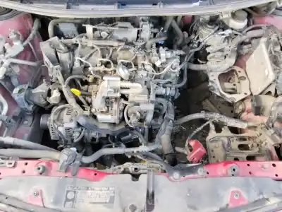 Veículo de Sucata toyota auris active do ano 2001 alimentado 1ndtv