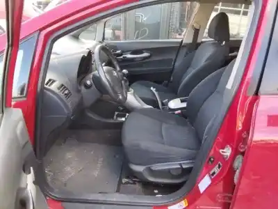 Veículo de Sucata toyota auris active do ano 2001 alimentado 1ndtv