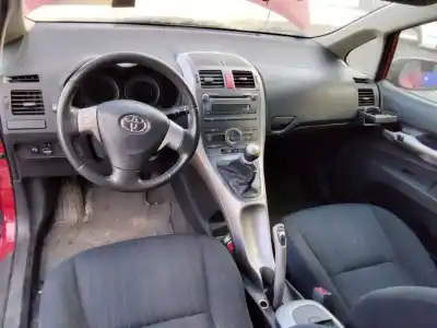 Veículo de Sucata toyota auris active do ano 2001 alimentado 1ndtv