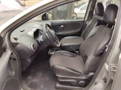 Veículo de Sucata nissan note (e11e) acenta do ano 2001 alimentado 