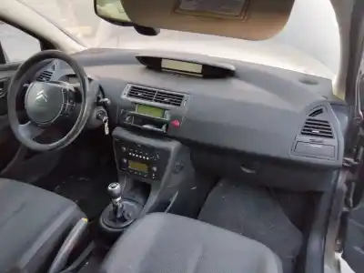 Veículo de Sucata citroen c4 coupe by loeb do ano 2001 alimentado 