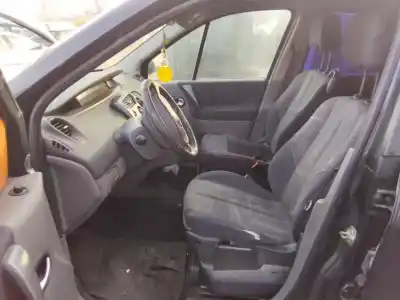 Scrapping Vehicle renault scenic ii confort authentique 101 cv / 74 kw of the year 2001 powered 