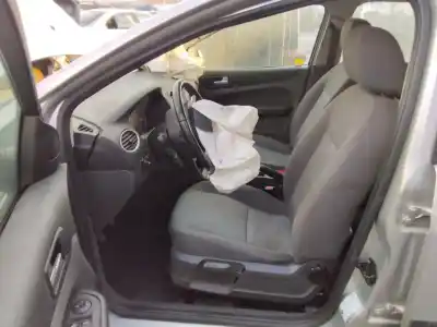 Veículo de Sucata ford focus berlina (cap) ambiente (d) do ano 2001 alimentado kkda