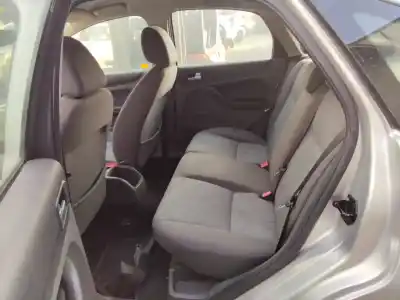 Veículo de Sucata ford focus berlina (cap) ambiente (d) do ano 2001 alimentado kkda